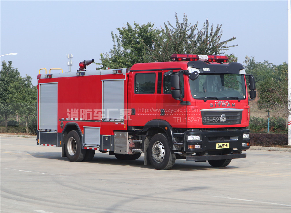 【重汽牌】汕德卡8噸水罐消防車
