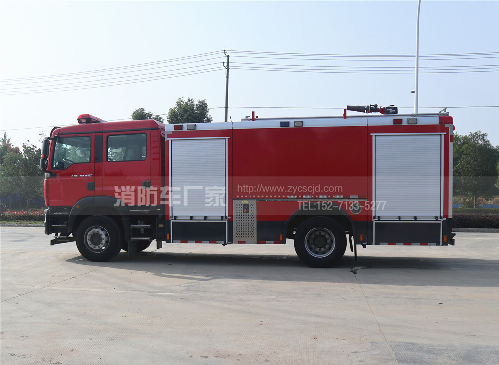 【重汽牌】汕德卡8噸水罐消防車