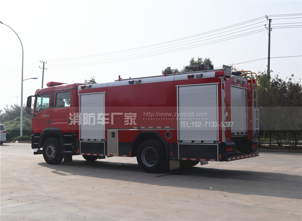 【重汽牌】汕德卡8噸水罐消防車