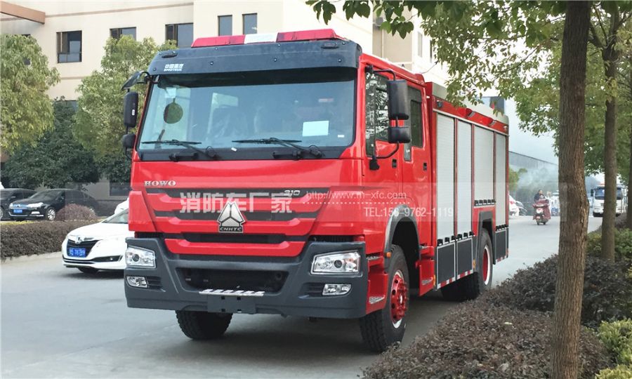 新款國五重汽豪沃8噸內藏罐消防車